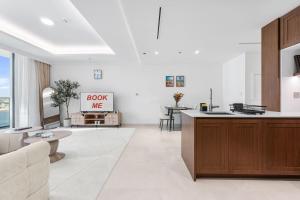 Free housekeeping visits during your stay - StayShort - Elegant 1 Bedroom in EMAAR Beachfront that Sleeps 2