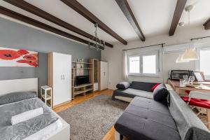 Cozy Nest Hideaway with AC near Grand Boulevard