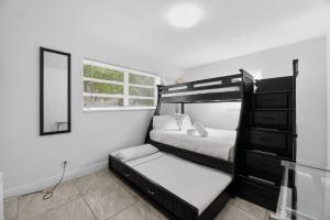 Spacious 3BR Pompano Retreat with Pool-BBQ Grill