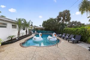 Spacious 3BR Pompano Retreat with Pool-BBQ Grill