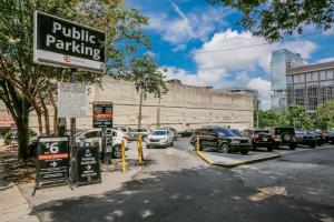 "peachtree Perch" Dtown Condo W Balcony, Sleeps 4