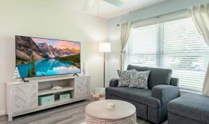 Modern 2BR with Backyard near Beach & Harbor