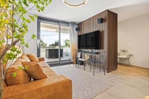 Luxury Townhouse with Stunning Sea & Mountain Views