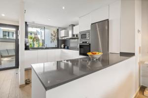 Luxury Townhouse with Stunning Sea & Mountain Views