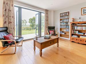 5 Bed in Hartland 76546