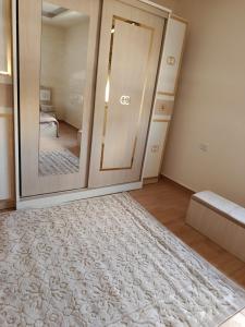 شقه مفروشه للايجار بجانب الكارفور اربد