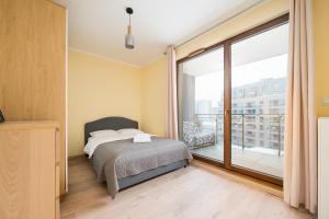 Wola Jana Kazimierza Homely Apartment by BookingHost