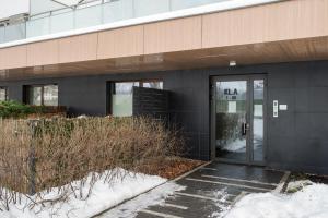 Wola Jana Kazimierza Homely Apartment by BookingHost