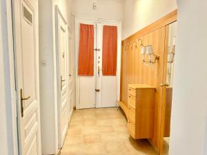 140 m2 Old-School Classical Apartment