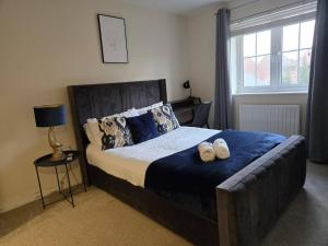 Wagtail-Sleeps 7-Parking-Garden-WiFi-2xWork Desk