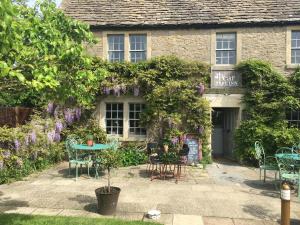 Top Lane, Whitley, Melksham, Wiltshire SN12 8QX, England.