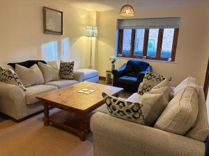 Canalside Cottage, 5 Folly Cottages, Napton