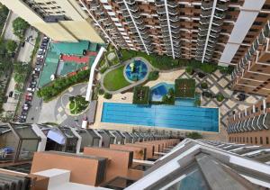 Bayfront Suite in Pasay Near NAIA Terminal, PICC, Star City, MOA and US Embassy - Pet-Friendly, Wi-Fi & Netflix, Free Swimming Pool, Sauna, Work from Home Ready