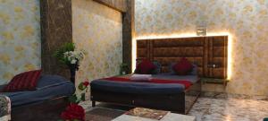 Varanasi Holiday Stay Walking distance to Banaras railway station 100mtr away
