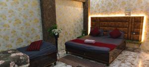 Varanasi Holiday Stay Walking distance to Banaras railway station 100mtr away