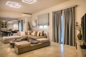 Daedalus Luxury Home - Seaview & Heated Pool