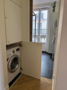 Appartement parisien - Balcon face au Louvre