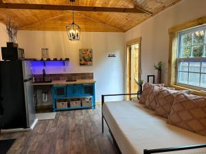 Comfortable Cabin in town