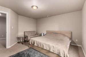 Private Unit in Lazy Creek - 45 min from Denver