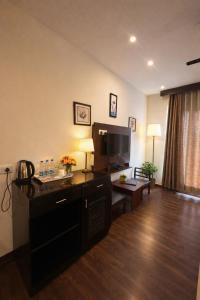 Tata Vista -Premium Rooms With Centrally Heated & Air Cooled Near Mall Road # By Vaikunth Hotel mcleodganj