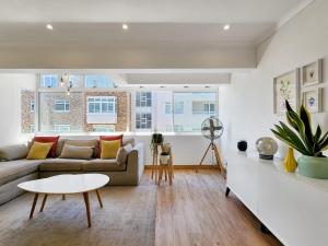 Lido Court 1-Bed Apartment with parking Sea Point