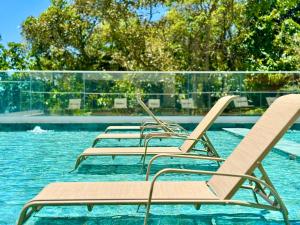 Apartamento em Condomínio Frente-Mar com Piscinas, Jacuzzi Aquecida, Sauna, Academia, Brinquedoteca, Churrasqueira na Sacada, Cozinha Completa e Lazer de Home Club