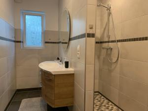 Große Ferienwohnung mit Balkon in Sankt Martin, Pfalz