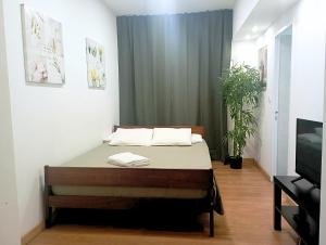 Flowers in Pop House