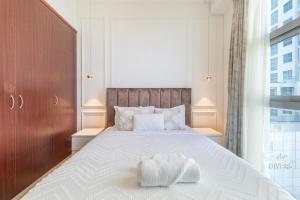 Luxury 3 BR in Dubai Marina By dPie DEC T1 503