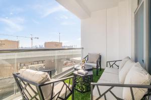 Luxury 3 BR in Dubai Marina By dPie DEC T1 503