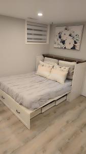 Cozy East Hill 2026