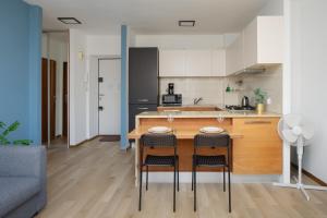 Quiet Epicenter of Warsaw by Solarento