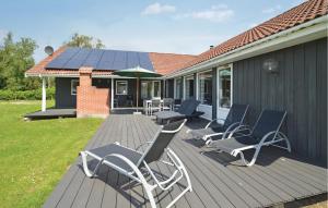 Awesome Home In Væggerløse With Sauna