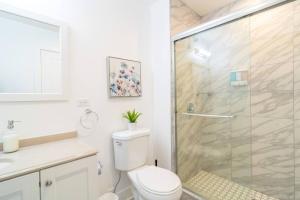 McCormick Place 3BR 2BA Optional Parking 2001 S State St - 2J