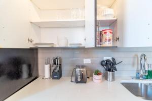 McCormick Place 3BR 2BA Optional Parking 2001 S State St - 2J