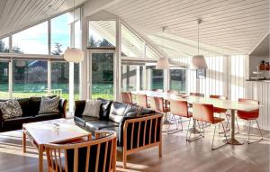 6 Bedroom Amazing Home In Idestrup
