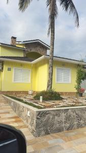 Casa amarela morada da praia