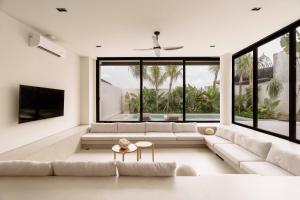 Lux 4BR Indoor Living & Sunken Lounge in Seminyak