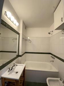 Bright studio apartment in an excellent location