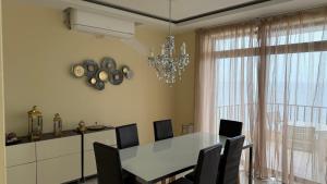 Waterfront Stay at De Redin Court