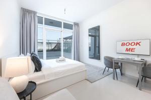 Free housekeeping visits during your stay - StayShort - Studio in Damac Hills that Sleeps 3 with Terrace!