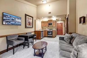 Copperbottom Inn 307 condo