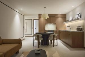 REF 2030 - Cannes Croisette - Sea view apartment for rent