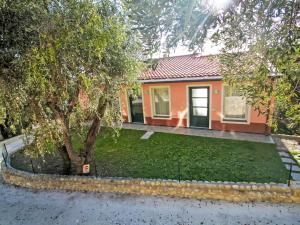 Apartment Borgoverde-5 by Interhome