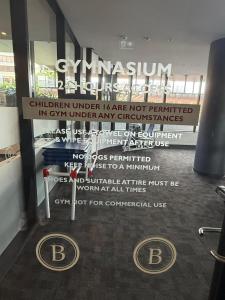 Modern Burleigh Escape With Pool And 24hours Gym