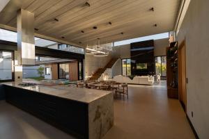 Casa de luxo com Piscina e Beach Tennis em condomínio