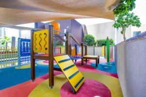 Vogue Vacation Homes, Marina Gate near JBR Beach and Marina Mall, One Bedroom Apartment with Balcony and city skyline view, Access toAmenities