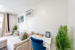 Modern 2BR 8 mins to Penn Station with WiFi and Laundry