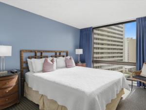 Spacious Apartment with Majestic Diamond Head View