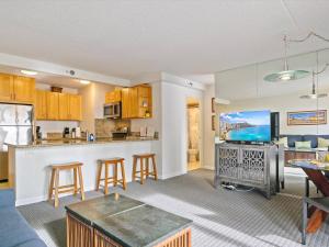 Spacious Apartment with Majestic Diamond Head View